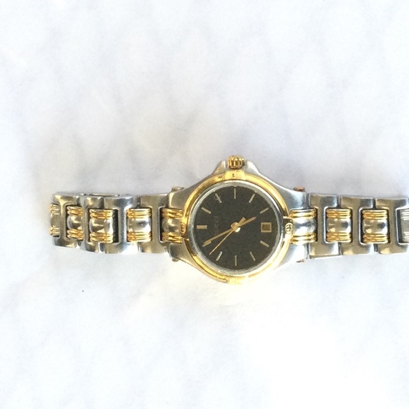 GUCCI SILVER GOLD SS WOMAN’S WRIST WATCH - Picture 1 of 4